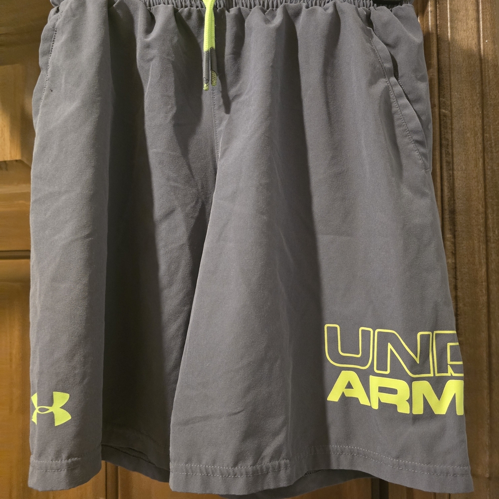 Under Armour Men's Gray Shorts